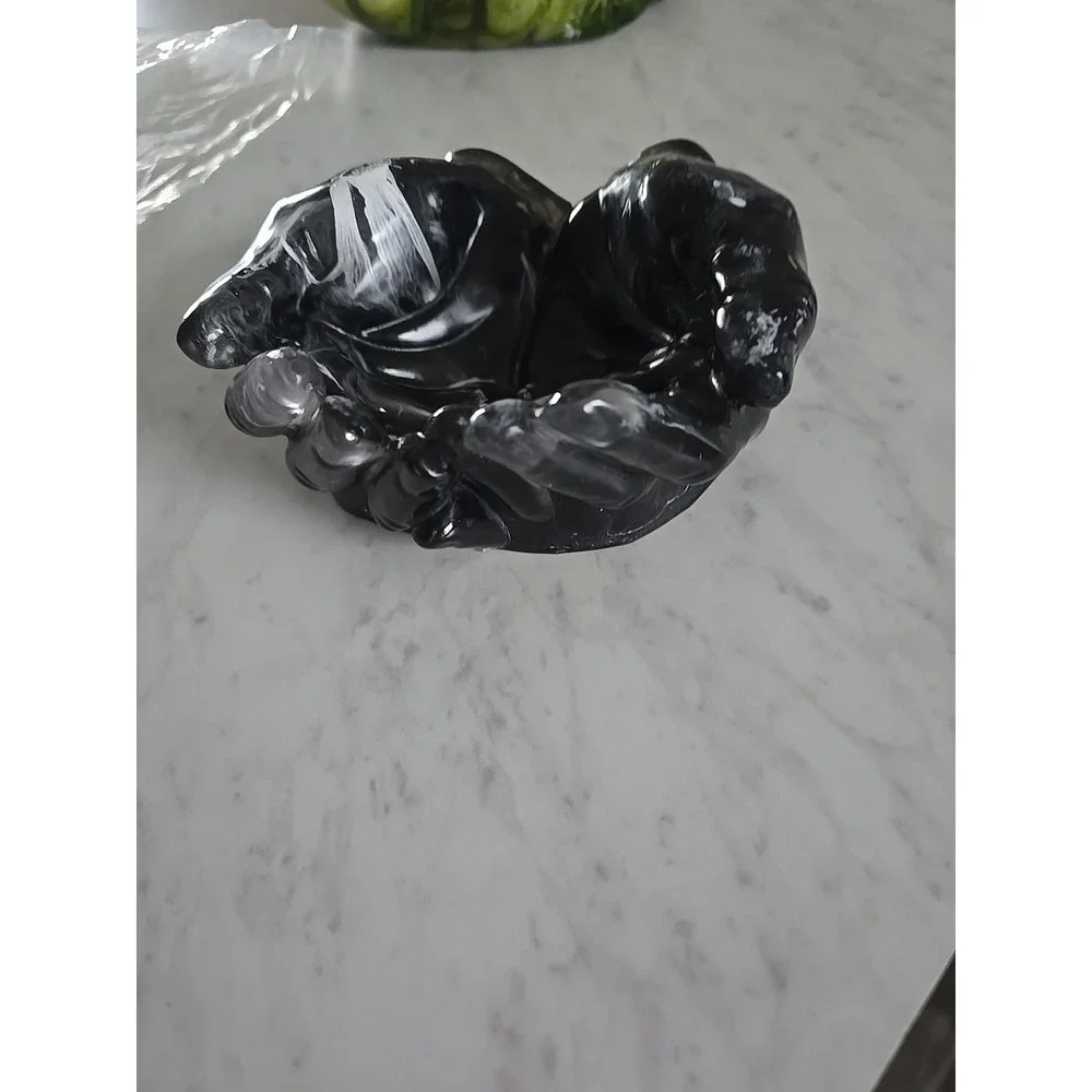 Resin Cupped Hands Black‎ And White Clear. Decoration gift . 571